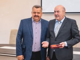 Секретарь СЖР Владимир Касютин вручил награды липецким журналистам