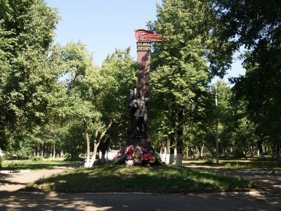 Памятники-обелиски, сооруженные в память воинов, погибших на фронтах Отечественной войны