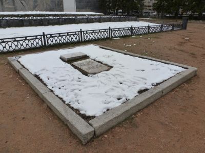 Место первоначального захоронения Адриена Лежена (1846-1942 гг.), участника Парижской коммуны