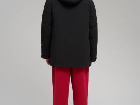 Утепленное полупальто с накладными карманами