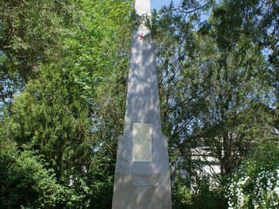 Памятный знак в честь воинов-односельчан, погибших в годы Великой Отечественной войны