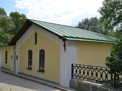 Здание - бывшая станция дилижансов, на которой были: Л.Н.Толстой, К.Л.Хетагуров, М.А.Балакирев, Н.А.Ярошенко, А.В.Пастухов