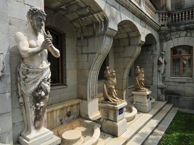 Три чаши фонтанов