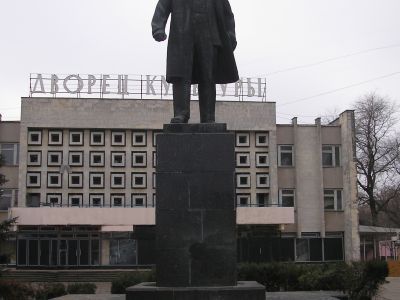 Памятник В.И. Ленину (скульптор П.Ф. Мовчун, архитектор П.П. Безродный)