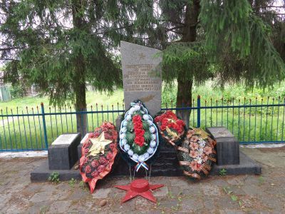 Братская могила 22 советских воинов, погибших в 1943 г. в бою с немецко-фашистскими захватчиками