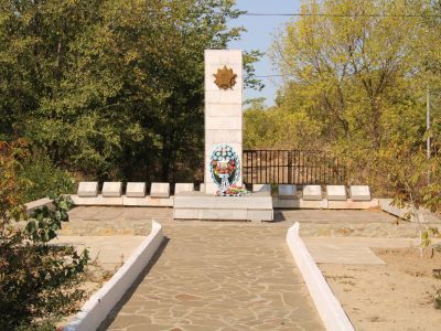 Братская могила советских воинов, погибших в период Сталинградской битвы