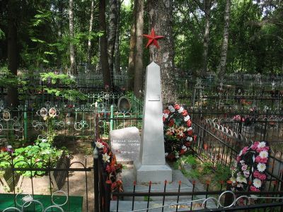 Братское захоронение советских воинов, погибших в 1941-44 гг.