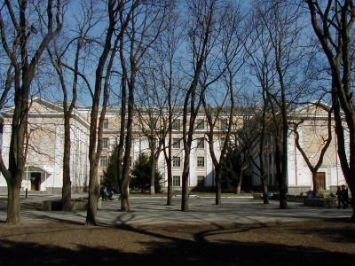 Памятное место, где размещались: в 1918 - 1920 годы ЦИК Кубано-Черноморской Советской республики, в 1920 - 1924 годы Краснодарский облисполком, в 1924 - 1930 годы Краснодарский окрисполком, в 1930 - 1942 годы Краснодарский горисполком