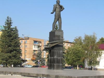 Памятник Ю.А. Гагарину, скульпторы Ю.Г. Орехов, М.А. Шпаков, архитекторы В.А. Петербуржцев, А.В. Степанов