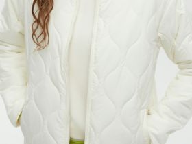 Стеганая утепленная куртка с воротником-стойкой