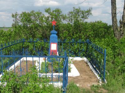 Братская могила советских воинов