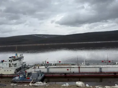 Ленская нефтебаза «Саханефтегазсбыта» открыла навигацию 2025 года