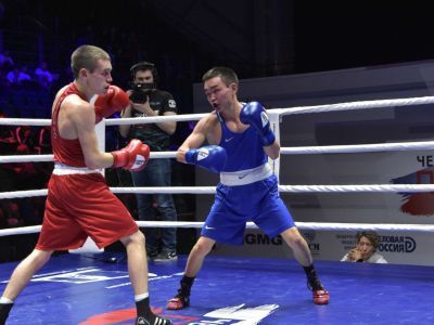 Василий Егоров сразится за выход в финал с призером чемпионата России в Якутске