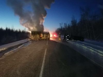 В Якутии в результате ДТП сгорел грузовик
