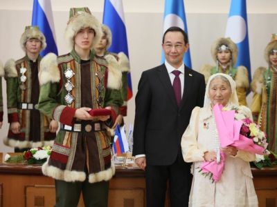 Айсен Николаев: В этот праздничный день мы чествуем людей, которые составляют гордость нашей Якутии