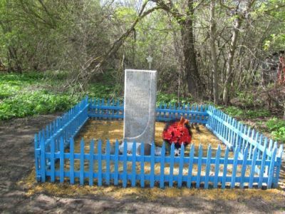 Братская могила советских воинов