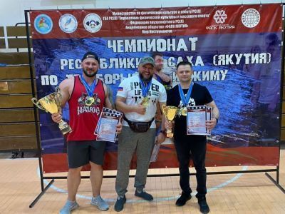 Команда Мирнинского района стала чемпионом в командном первенстве по троеборью