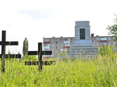 Братская могила воинов Советской Армии, умерших от тяжелых ранений во время Великой Отечественной войны 1941-45  г.г. (123 чел.)