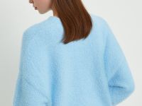 Джемпер свободного силуэта с объемными рукавами