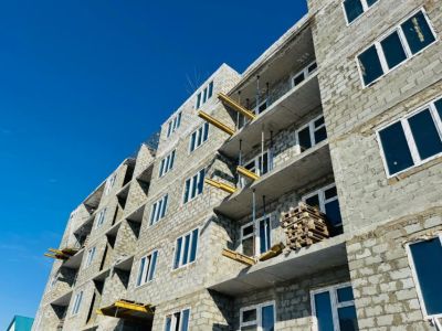 Садовников проверил строящиеся дома для переселенцев из аварийного жилья в Амге