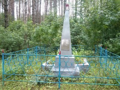 Братская могила 5 советских воинов, погибших в 1943 г. в боях с немецко-фашистскими захватчиками при освобождении д. Осинки