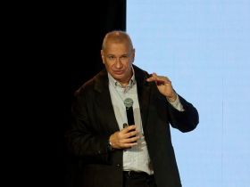 Секретарь СЖР  Владимир Касютин представил обзор лучших изданий страны на фестивале журналистов «А мы из Пензы»