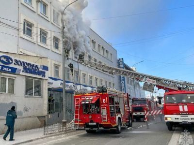 В Якутске произошло возгорание в здании Дома торговли UPD