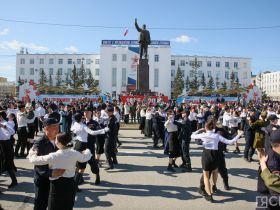 5,5 тысяч пар станцевали вальс Победы в Якутске