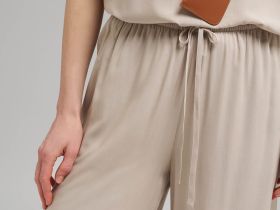 Легкие брюки-палаццо с эластичным поясом