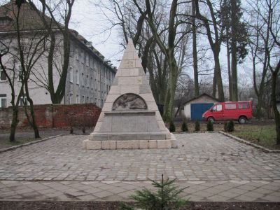 Памятник воинам, погибшим в годы Первой мировой войны 1914-1918 гг., с барельефом "Умирающий боец"