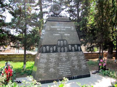 Памятник севастопольцам, погибшим  на атомной подводной лодке «Курск»