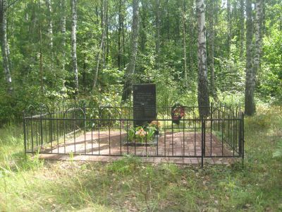 Братская могила партизан и испанского коммуниста-партизана Леонардо Камара Гарсиа, погибших в 1943 г. в боях с немецко-фашистскими захватчиками