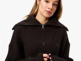 Женский свитер Lacoste с высоким воротом на молнии классического кроя