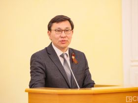 В Якутске с 75-летием поздравили заслуженного экономиста России Владимира Птицына