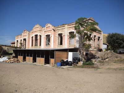 Здание бывшего железнодорожного вокзала «Кум-Торкале»