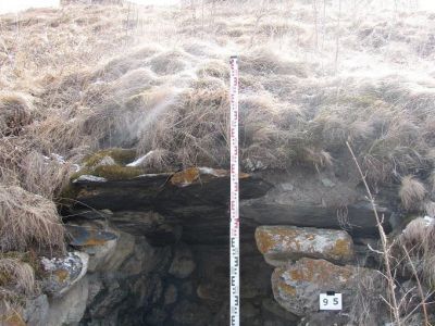 Склеп полуподземный с гладкой фасадной стеной (основание) 9