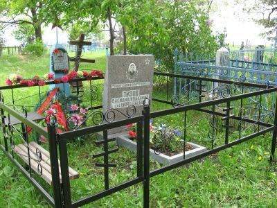 Могила Тузова Василия Ивановича (1904-1969), Героя Советского Союза