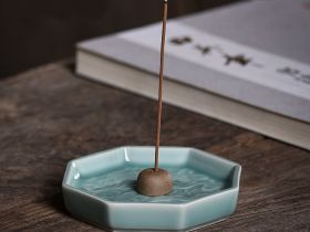 Блюдечко для туши "Хорошая примета" цвет: бледно-зеленый