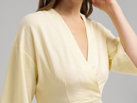 Приталенное платье миди со льном