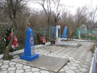 Братская могила советских воинов, погибших при защите города от немецко-фашистских захватчиков