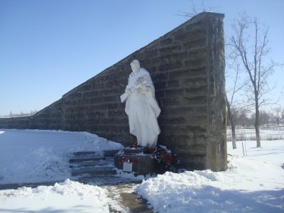 Братская могила советских воинов