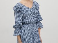 Платье с воланом