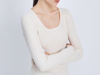 Джемпер приталенного силуэта с округлым вырезом