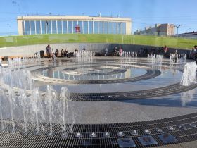 Фотофакт: убрали ограждения вокруг фонтана на площади Республики в Якутске