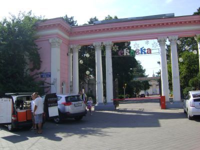 Колоннада юго-восточного входа