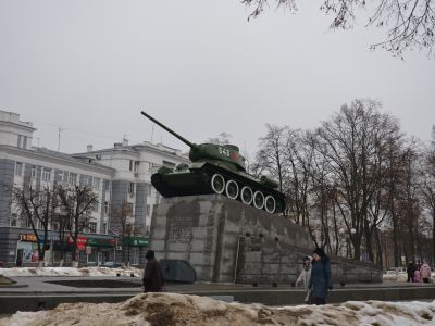 Памятный знак "Танк Т-34", установленный в честь танкистов, принимавших участие в освобождении г. Орла от немецко-фашистских захватчиков