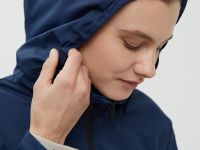 Плащ со съемным капюшоном и поясом на кулиске