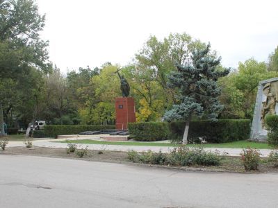 Братская могила советских воинов