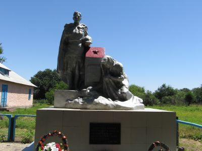 Братская могила воинов Советской Армии, погибших в 1942-43 гг.