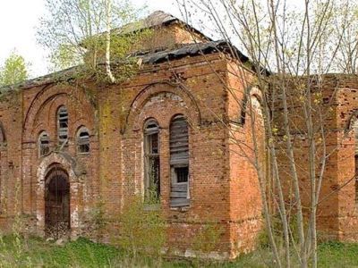 Здание церкви, в которой в 1941 г. оборонялись ополченцы Кировской дивизии